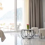 Nalu Luxury Adults Only Kéfalos