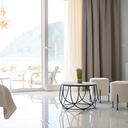 Nalu Luxury Adults Only Kéfalos