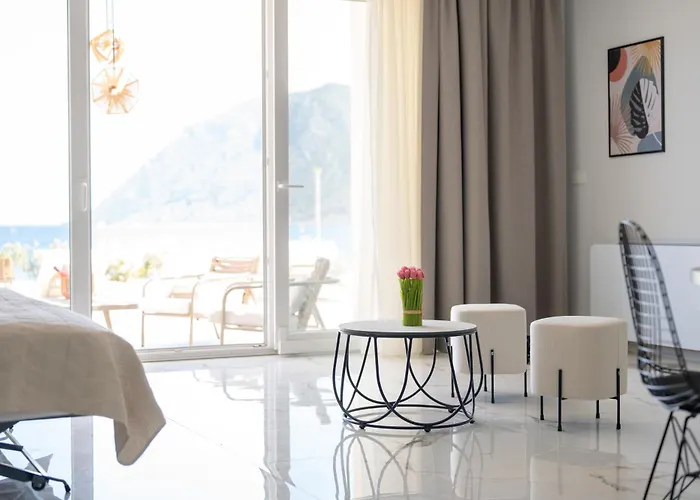 Nalu Luxury Adults Only Kéfalos